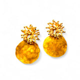 Brincos Coral redondos com stud