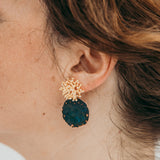 Brincos Coral redondos com stud