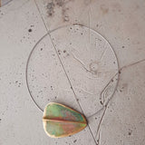 Colar Fold Arrow com cabo de aço
