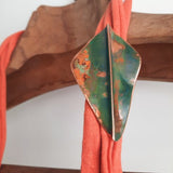 Colar Fold Flecha com fio têxtil