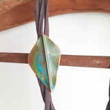 Colar Fold Flecha com fio têxtil