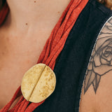 Colar Fold Round com fio têxtil